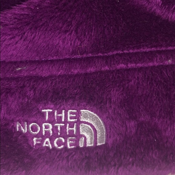 North Face Girls Set (Gloves and Hat) - Picture 3 of 4
